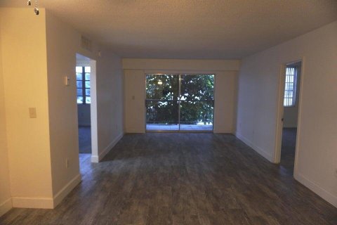 Copropriété à louer à North Miami, Floride: 2 chambres, 103.4 m2 № 2146850 - photo 3