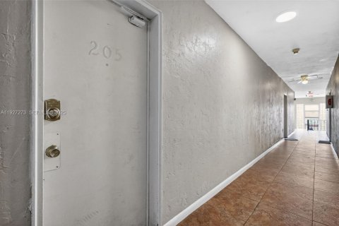 Condo in Miami Beach, Florida, 1 bedroom № 1988043 - photo 28