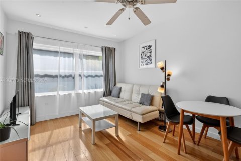 Condo in Miami Beach, Florida, 1 bedroom № 1988043 - photo 6