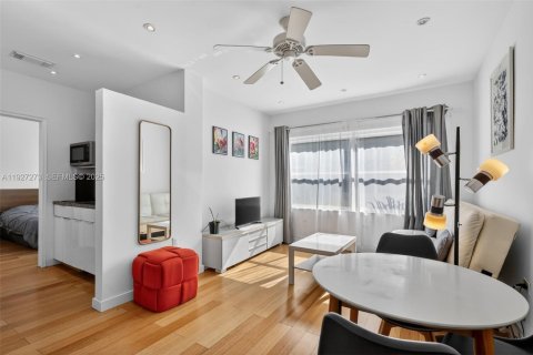 Condo in Miami Beach, Florida, 1 bedroom № 1988043 - photo 7