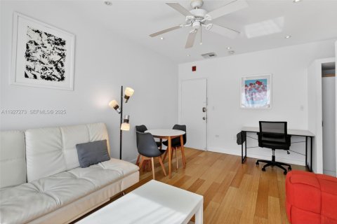 Condo in Miami Beach, Florida, 1 bedroom № 1988043 - photo 8