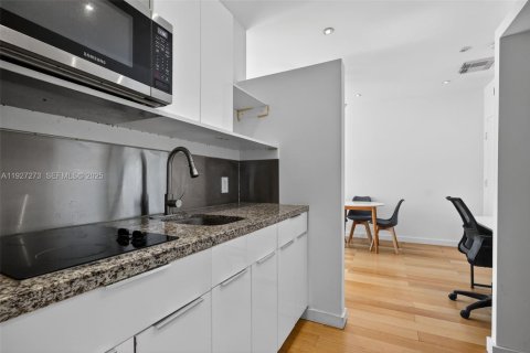 Condo in Miami Beach, Florida, 1 bedroom № 1988043 - photo 11