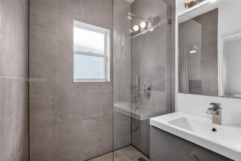 Condo in Miami Beach, Florida, 1 bedroom № 1988043 - photo 21
