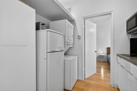 Condo in Miami Beach, Florida, 1 bedroom № 1988043 - photo 12