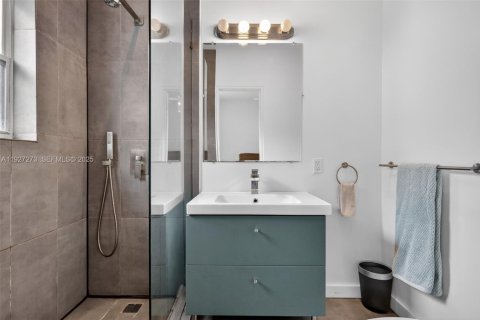 Condo in Miami Beach, Florida, 1 bedroom № 1988043 - photo 23