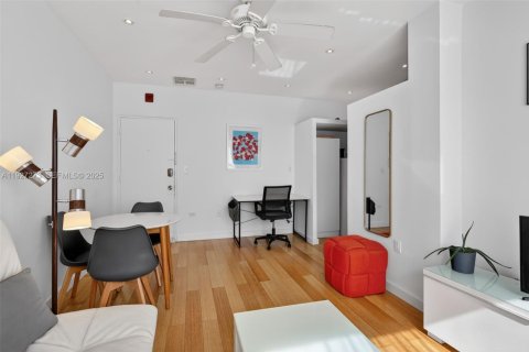 Condo in Miami Beach, Florida, 1 bedroom № 1988043 - photo 9