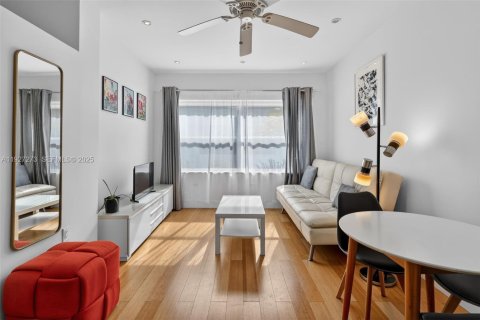Condo in Miami Beach, Florida, 1 bedroom № 1988043 - photo 5