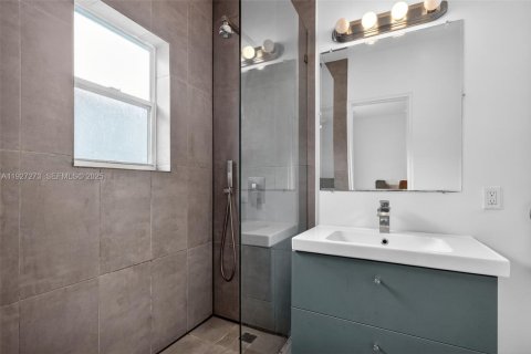 Condo in Miami Beach, Florida, 1 bedroom № 1988043 - photo 22