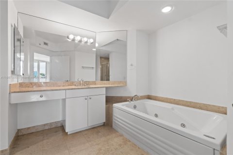Copropriété à vendre à Miami Beach, Floride: 1 chambre, 102.19 m2 № 1941507 - photo 21