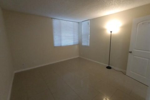 Condo in Coconut Creek, Florida, 1 bedroom  № 2083831 - photo 13
