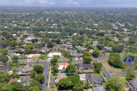 Casa en venta en Plantation, Florida, 3 dormitorios, 238.29 m2 № 1173238 - foto 1