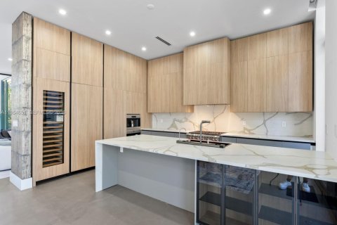 House in Miami, Florida 5 bedrooms № 2080277 - photo 18