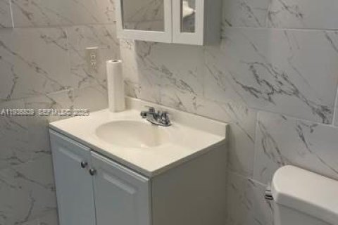 Casa en alquiler en Fort Lauderdale, Florida, 2 dormitorios, 110.55 m2 № 2055143 - foto 12