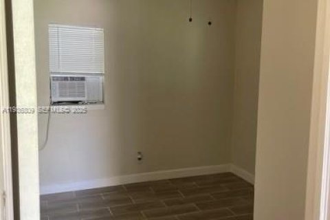 Casa en alquiler en Fort Lauderdale, Florida, 2 dormitorios, 110.55 m2 № 2055143 - foto 8