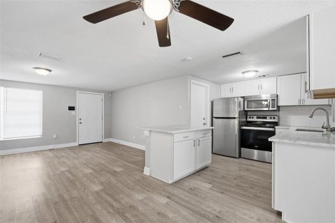 House in Port Richey, Florida 2 bedrooms, 99.59 sq.m. № 2235499 - photo 14