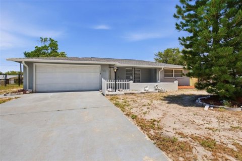 House in Port Richey, Florida 2 bedrooms, 99.59 sq.m. № 2235499 - photo 2