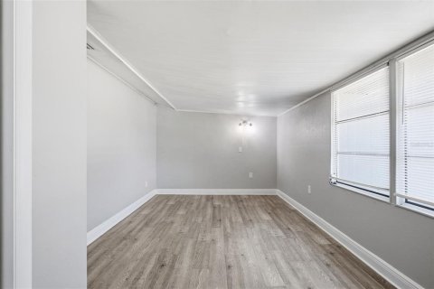 House in Port Richey, Florida 2 bedrooms, 99.59 sq.m. № 2235499 - photo 16