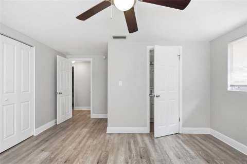 House in Port Richey, Florida 2 bedrooms, 99.59 sq.m. № 2235499 - photo 23