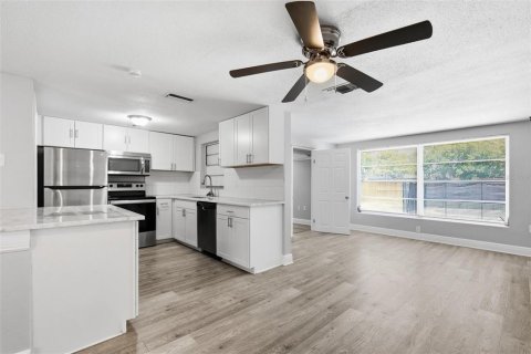 House in Port Richey, Florida 2 bedrooms, 99.59 sq.m. № 2235499 - photo 12
