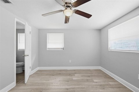 House in Port Richey, Florida 2 bedrooms, 99.59 sq.m. № 2235499 - photo 24