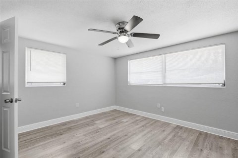House in Port Richey, Florida 2 bedrooms, 99.59 sq.m. № 2235499 - photo 20