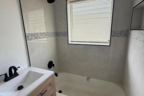 Villa ou maison à vendre à Fort Lauderdale, Floride: 2 chambres, 76.64 m2 № 2083507 - photo 2