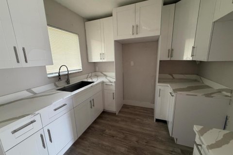 Villa ou maison à vendre à Fort Lauderdale, Floride: 2 chambres, 76.64 m2 № 2083507 - photo 3