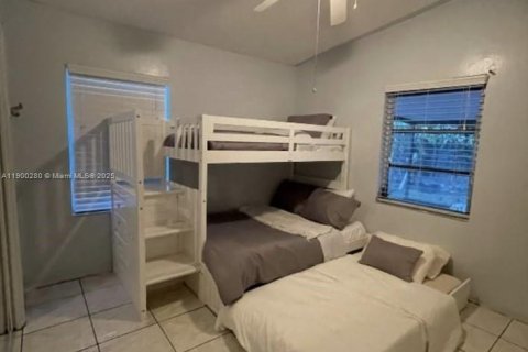 House in Hollywood, Florida 3 bedrooms, 114.64 sq.m. № 1952744 - photo 4