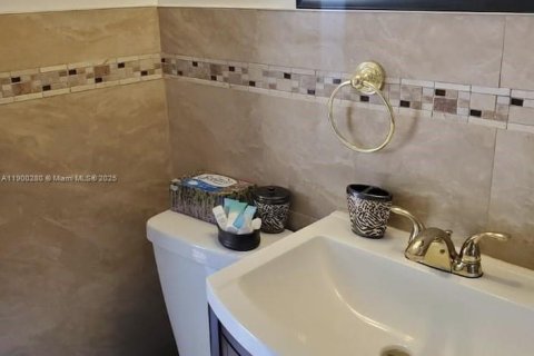 House in Hollywood, Florida 3 bedrooms, 114.64 sq.m. № 1952744 - photo 6