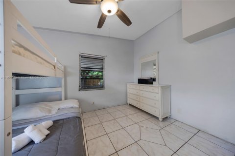 House in Hollywood, Florida 3 bedrooms, 114.64 sq.m. № 1952744 - photo 15