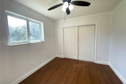 House in Dania Beach, Florida 4 bedrooms, 178.93 sq.m. № 1943516 - photo 18