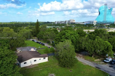 House in Dania Beach, Florida 4 bedrooms, 178.93 sq.m. № 1943516 - photo 10