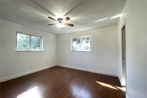 House in Dania Beach, Florida 4 bedrooms, 178.93 sq.m. № 1943516 - photo 14