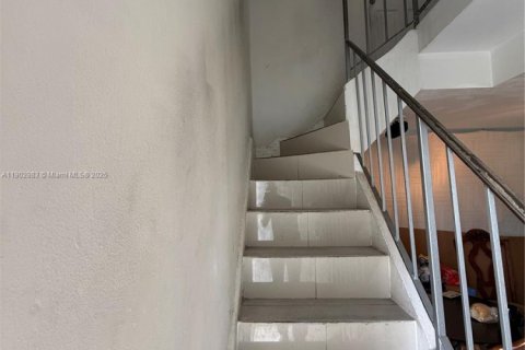 Casa en alquiler en Miami, Florida, 6 dormitorios, 223.89 m2 № 1954284 - foto 4