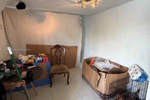 Casa en alquiler en Miami, Florida, 6 dormitorios, 223.89 m2 № 1954284 - foto 5