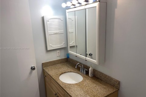 Снять в аренду кондоминиум в Коконат Крик, Флорида 2 спальни, 93.09м2, № 1935966 - фото 15