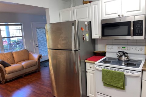 Снять в аренду кондоминиум в Коконат Крик, Флорида 2 спальни, 93.09м2, № 1935966 - фото 9