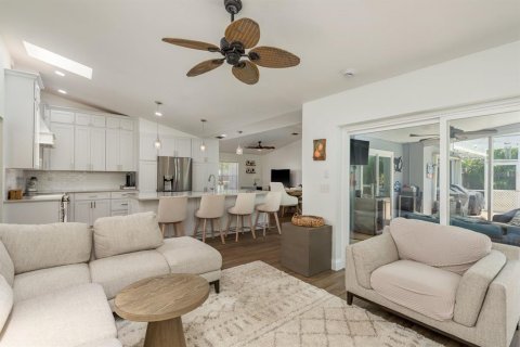 Casa en venta en Palm Harbor, Florida, 3 dormitorios, 190.64 m2 № 1796218 - foto 13