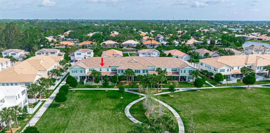 Townhouse in Royal Palm Beach, Florida 3 bedrooms, 206.06 sq.m. № 1104696