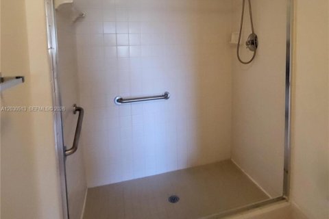 Снять в аренду кондоминиум в Пемброк-Пайнс, Флорида 2 спальни, 105.63м2, № 2078236 - фото 22