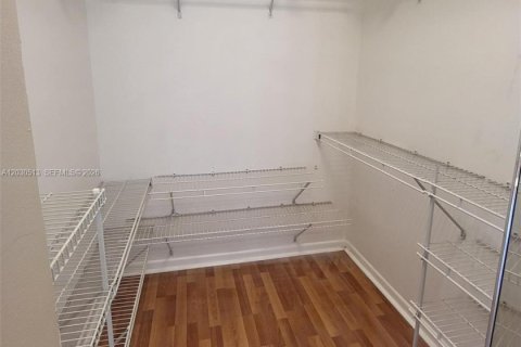 Снять в аренду кондоминиум в Пемброк-Пайнс, Флорида 2 спальни, 105.63м2, № 2078236 - фото 23