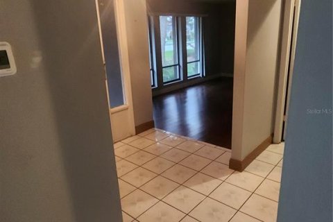 House in Orlando, Florida 4 bedrooms, 179.77 sq.m. № 2302968 - photo 3