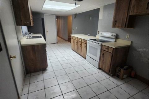 House in Orlando, Florida 4 bedrooms, 179.77 sq.m. № 2302968 - photo 15