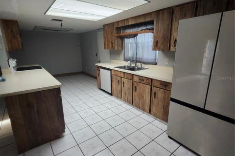 House in Orlando, Florida 4 bedrooms, 179.77 sq.m. № 2302968 - photo 13