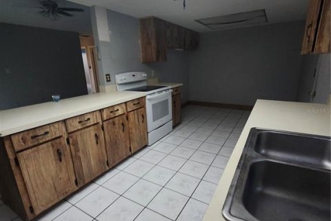 House in Orlando, Florida 4 bedrooms, 179.77 sq.m. № 2302968 - photo 14
