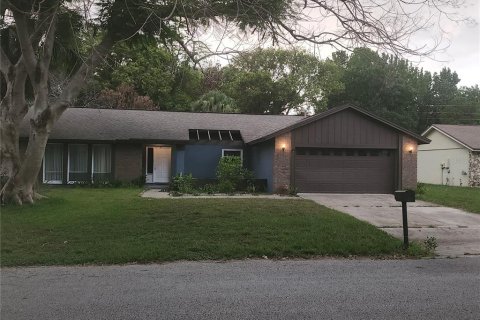 House in Orlando, Florida 4 bedrooms, 179.77 sq.m. № 2302968 - photo 2
