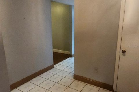 House in Orlando, Florida 4 bedrooms, 179.77 sq.m. № 2302968 - photo 5