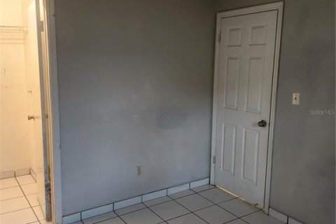 House in Orlando, Florida 4 bedrooms, 179.77 sq.m. № 2302968 - photo 20