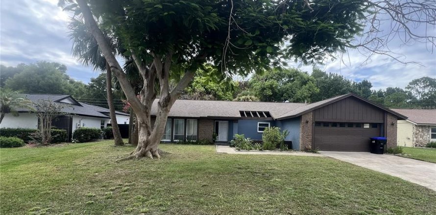 House in Orlando, Florida 4 bedrooms, 179.77 sq.m. № 2302968