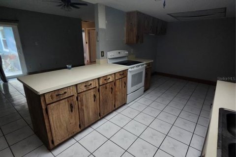 House in Orlando, Florida 4 bedrooms, 179.77 sq.m. № 2302968 - photo 12